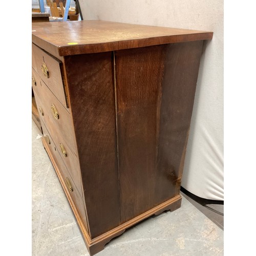 495 - GEORGIAN OAK WITH MAHOGANY CROSS BANDING BEDROOM CHEST OF FIVE DRAWERS H34