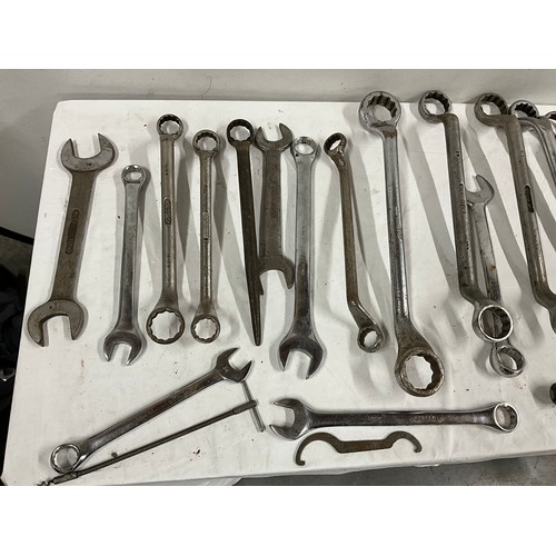 431 - TOOL BAG AND LARGE QUANTITY OF HEAVY DUTY SPANNERS