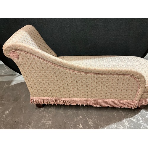 310 - SMALL CHAISE LOUNGE WITH BLUE COVER W58