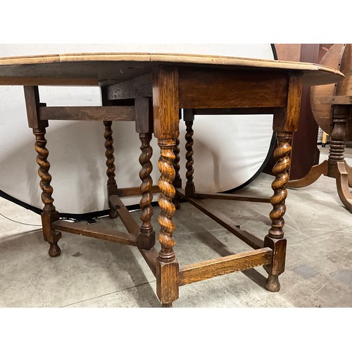 487 - VINTAGE OAK DROP LEAF GATELEG OVAL DINING TABLE ON BARLEY TWIST LEGS H29