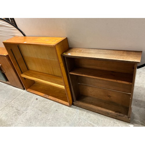 494 - VINTAGE OAK BOOK CASE WITH ADJUSTABLE SHELVES H41