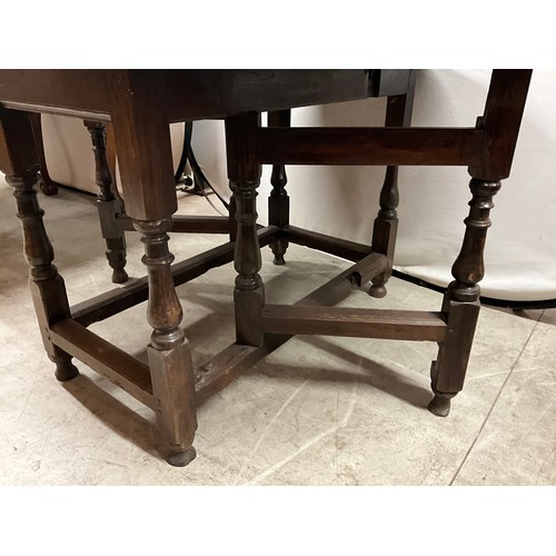 484 - PEG AND DOWEL SOLID OAK DROP LEAF GATELEG OVAL DINING TABLE H30