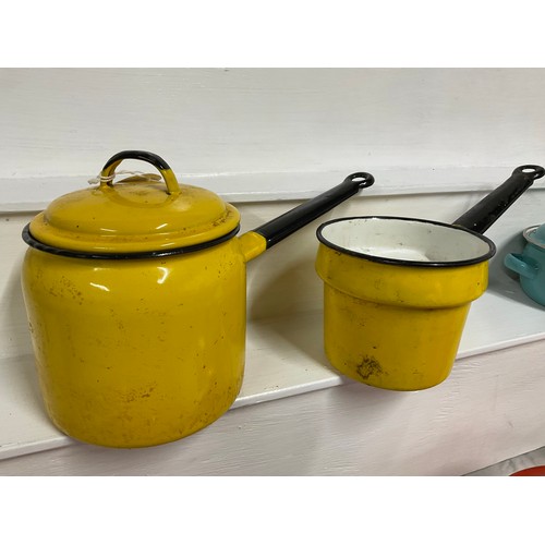 50 - BOX OF VINTAGE ENAMEL SAUCEPANS AND LE CRUESET EXAMPLES