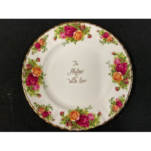 63 - ROYAL ALBERT OLD COUNTRY ROSE WALL CLOCK, MATCHING PLATE AND ROYAL DOULTON JUG A/F