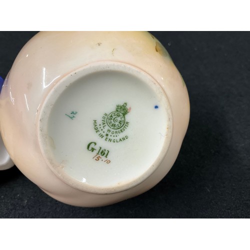 82 - ROYAL DOULTON MINIATURE MARIE HN1370, SMALL ROYAL WORCESTER GLOBE BOWL G161