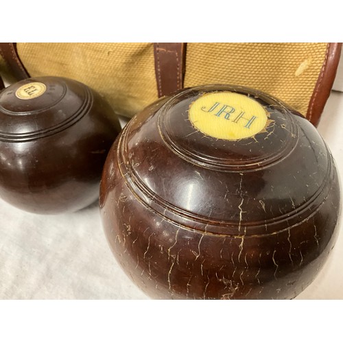 123 - VINTAGE CASED SET OF BOWLS