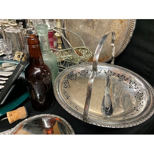 125 - 2 BOXES OF SILVER PLATE AND GLASSWARE TO INCLUDE CRUET SET, TEA & COFFEE POTS, SILVER RIMMED SPILL V... 