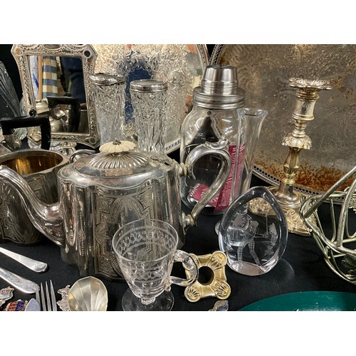 125 - 2 BOXES OF SILVER PLATE AND GLASSWARE TO INCLUDE CRUET SET, TEA & COFFEE POTS, SILVER RIMMED SPILL V... 