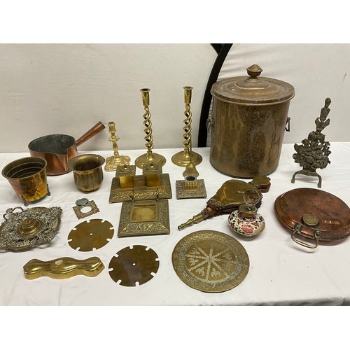 132 - BOX OF COPPER & BRASS TO INCLUDE BELLOWS, BARLEYTWIST CANDLESTICKS, INK STAND  ETC