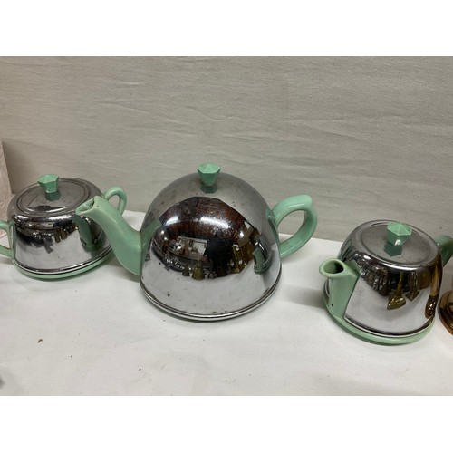 139 - BOX OF SILVER PLATED AND BRASS ITEMS TO INCLUDE VINTAGE CHROME TEA SET