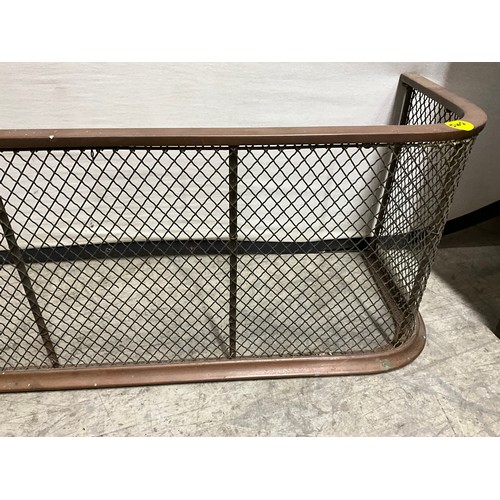 435 - VICTORIAN BRASS MESH FIRE GUARD H12