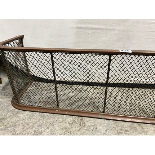 435 - VICTORIAN BRASS MESH FIRE GUARD H12