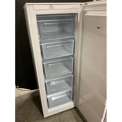 442 - FRIDGEMASTER UPRIGHT FREEZER WITH 5 DRAWERS