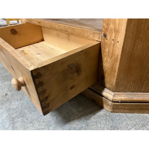 445 - SOLID WAXED PINE CORNER TV STAND WITH DRAWER H24