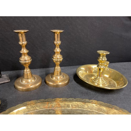 4 - BOX OF BRASSWARE TO INCLUDE EARLY GEORGIAN CANDLESTICKS, CHAMBER STICK, CARVED ELEPHANT BOOK ENDS ET... 