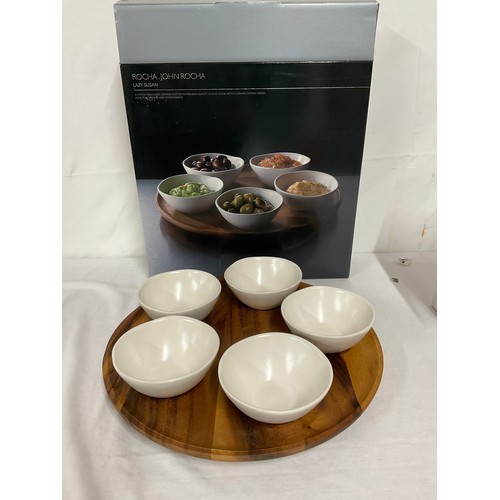 7 - BOX OF GLASSWARE ETC TO INCLUDE DARTINGTON BOXED GLASS ITEMS, BOXED LAZY SUSAN, BOXED PLATTERS AND A... 