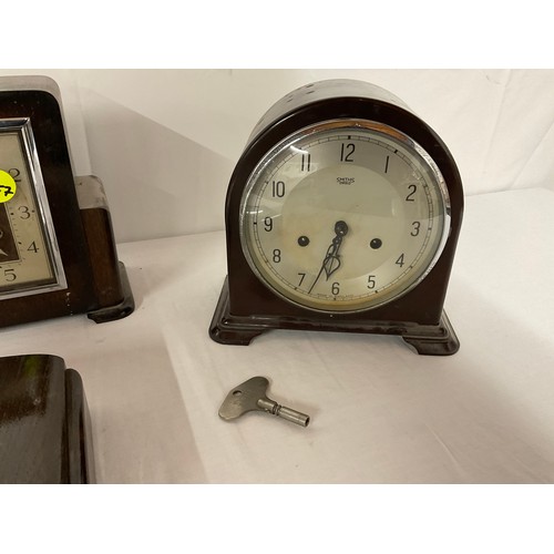 12 - BOX OF CLOCKS TO INCLUDE VINTAGE BAKELITE, SMITHS ENFIELD MANTLE CLOCK, ART DECO OAK  SMITHS ENFIELD... 