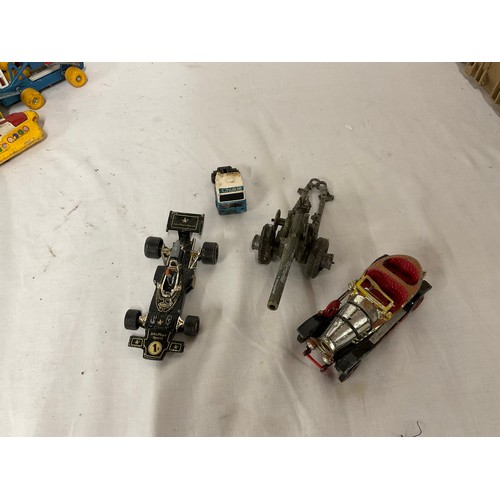 40 - QUANTITY OF VINTAGE PLAY WORN TOYS TO INCLUDE: TRACTORS, DINKY THINDERBIRD VEHICLE ETC