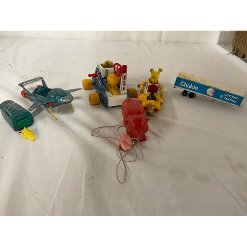 40 - QUANTITY OF VINTAGE PLAY WORN TOYS TO INCLUDE: TRACTORS, DINKY THINDERBIRD VEHICLE ETC