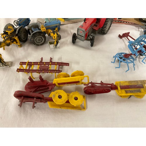 40 - QUANTITY OF VINTAGE PLAY WORN TOYS TO INCLUDE: TRACTORS, DINKY THINDERBIRD VEHICLE ETC