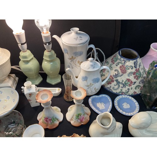 35 - TWO BOXES OF CHINA TO INCLUDE: WEDGEWOOD, VICTORIAN IMARI PLATES, CRACKLE GLASS LAMP, ROYAL ALBERT E... 