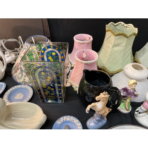 35 - TWO BOXES OF CHINA TO INCLUDE: WEDGEWOOD, VICTORIAN IMARI PLATES, CRACKLE GLASS LAMP, ROYAL ALBERT E... 