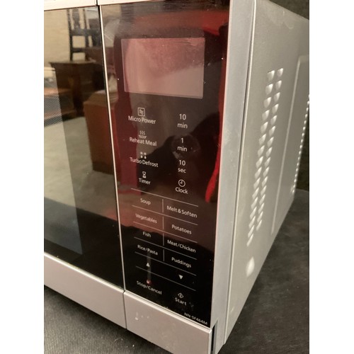 366 - PANASONIC MICROWAVE OVN WITH INSTRUCTION BOOK