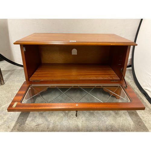 370 - REPRODUCTION YEW WOOD FLAT SCREEN TV STAND H16