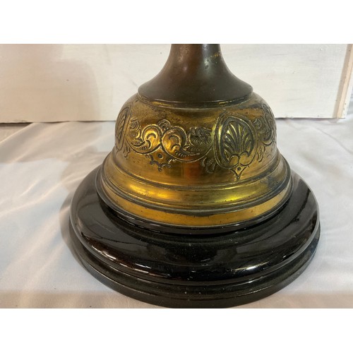 8 - VICTORIAN OIL LAMP ON BRASS AND MARBLE BASE CLEAR GLASS BOWL COMPLETE WITH CHIMNEY AND SHADE H23