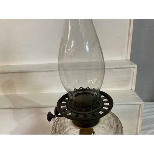 8 - VICTORIAN OIL LAMP ON BRASS AND MARBLE BASE CLEAR GLASS BOWL COMPLETE WITH CHIMNEY AND SHADE H23