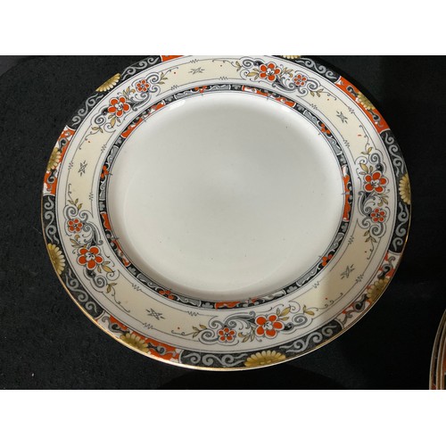 13 - VICTORIAN WHIELDONEWARE LARGE DINNER SERVICE TO INCLUDE TUREENES DINNER PLATED SIDE PLATES AND PLATT... 