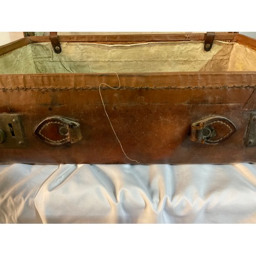 27 - FOUR VINTAGE LEATHER CASES AND A VICTORIAN GLADSTONE BAG