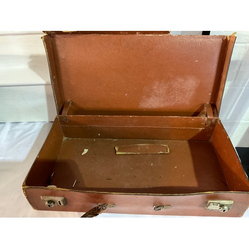 27 - FOUR VINTAGE LEATHER CASES AND A VICTORIAN GLADSTONE BAG