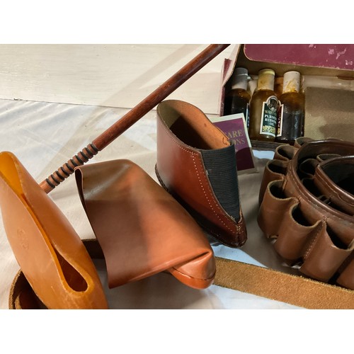 33 - A BOX OF LEATHER HUNTING RELATED ITEMS TO INCLUDE CARTRIDGE BELTS, LEATHER BAGS ETC