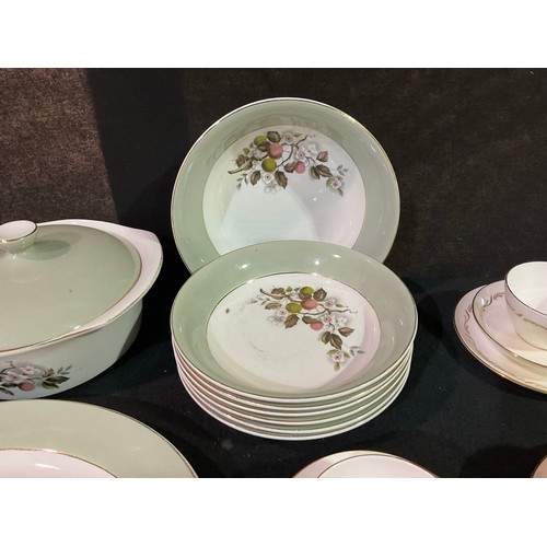 50 - A BOX OF CHINA TO INCLUDE ALFRED CLOUGH LIMITED PART DINNER SERVICE AND A BONE CHINA PART TEA SERVIC... 