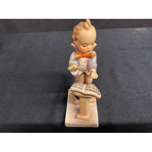 61 - ROYAL DOULTON CISSY HN1809, ROYAL DOULTON BABIE, GEOBOLS FIGURE A/F AN ITALIAN FIGURE AND ONE ANOTHE... 