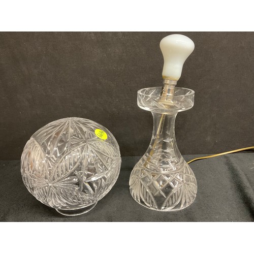 68 - A VINTAGE CUT GLASS MUSHROOM TABLE LAMP H15