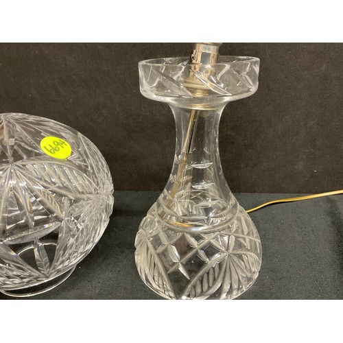 68 - A VINTAGE CUT GLASS MUSHROOM TABLE LAMP H15