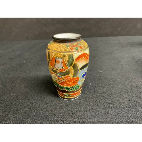 74 - CHINESE BRUSH POT SMALL VASE AND ORIENTAL PLATE