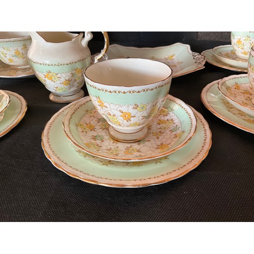 101 - VINTAGE TUSCANWARE CHINA TEA AND SANDWICH SET 22 PIECES