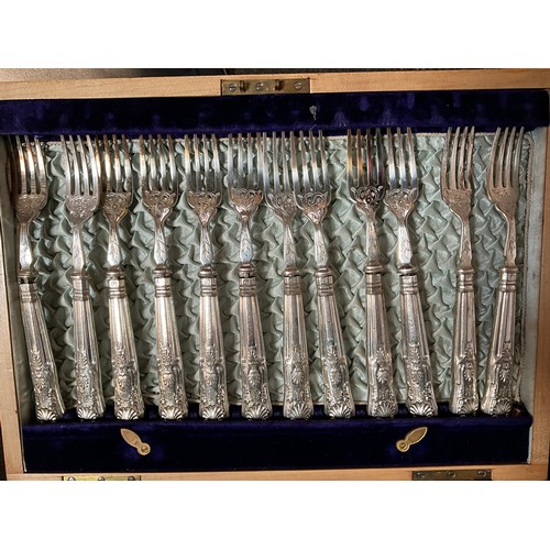 102 - KINGS PATTERN SILVER PLATED FISH KNIVES AND FORKS IN ORIGINAL CASE JOHN HALL AND COMPANY MANCHESTER