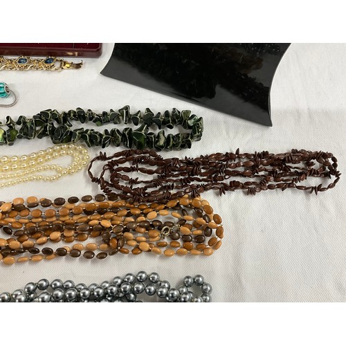 105 - COLLECTION OF LADIES NECKLACES ETC