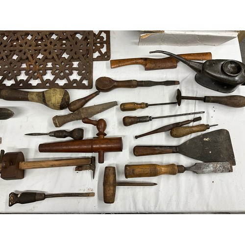 114 - BOX OF VICTORIAN AND LATER TOOLS TO INCLUDE BENCH DRILL, OILER, PLANES ETC