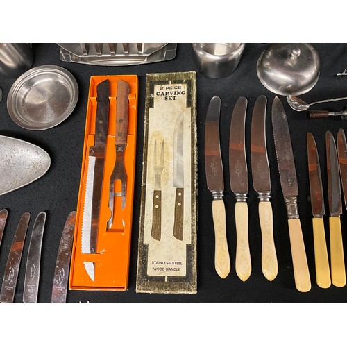 117 - BOX OF CUTLERY AND STAINLESS STEEL KITCHEN ITEMS