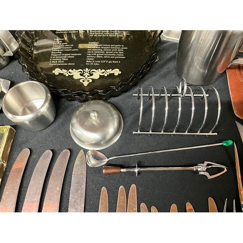 117 - BOX OF CUTLERY AND STAINLESS STEEL KITCHEN ITEMS