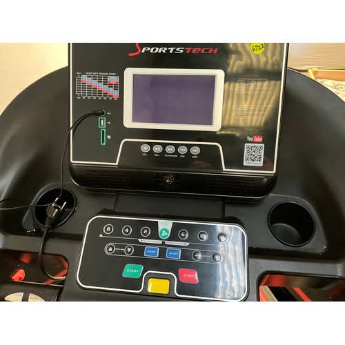 425 - SPORTS TECH ELECTRIC RUNNING MACHINE