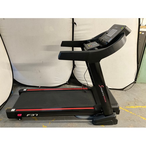 425 - SPORTS TECH ELECTRIC RUNNING MACHINE