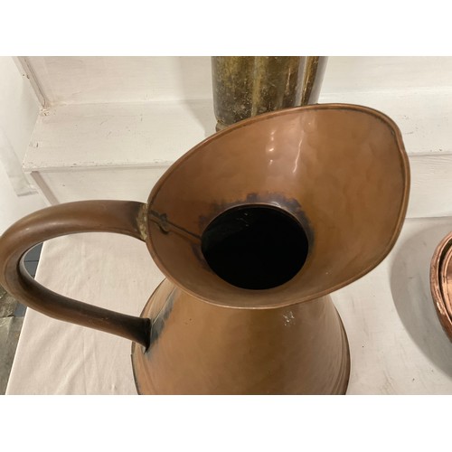 18 - BOX OF COPPER AND BRASS ITEMS TO INCLUDE COPPER JUG KETTLE WARMING PAN ETC