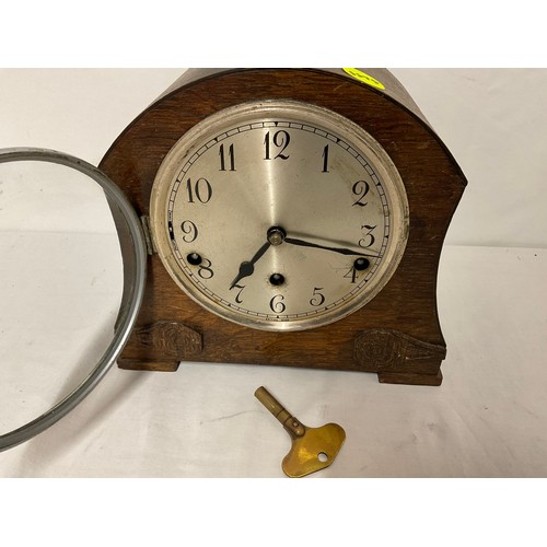 27 - VINTAGE OAK WESTMINSTER CHIMES MANTLE CLOCK PENDULUM AND KEY