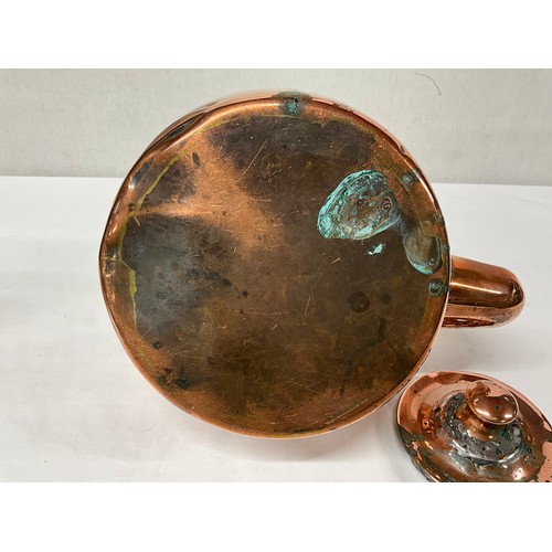 82 - COPPER AND BRASS BUGLE AND VICTORIAN COPPER KETTLE